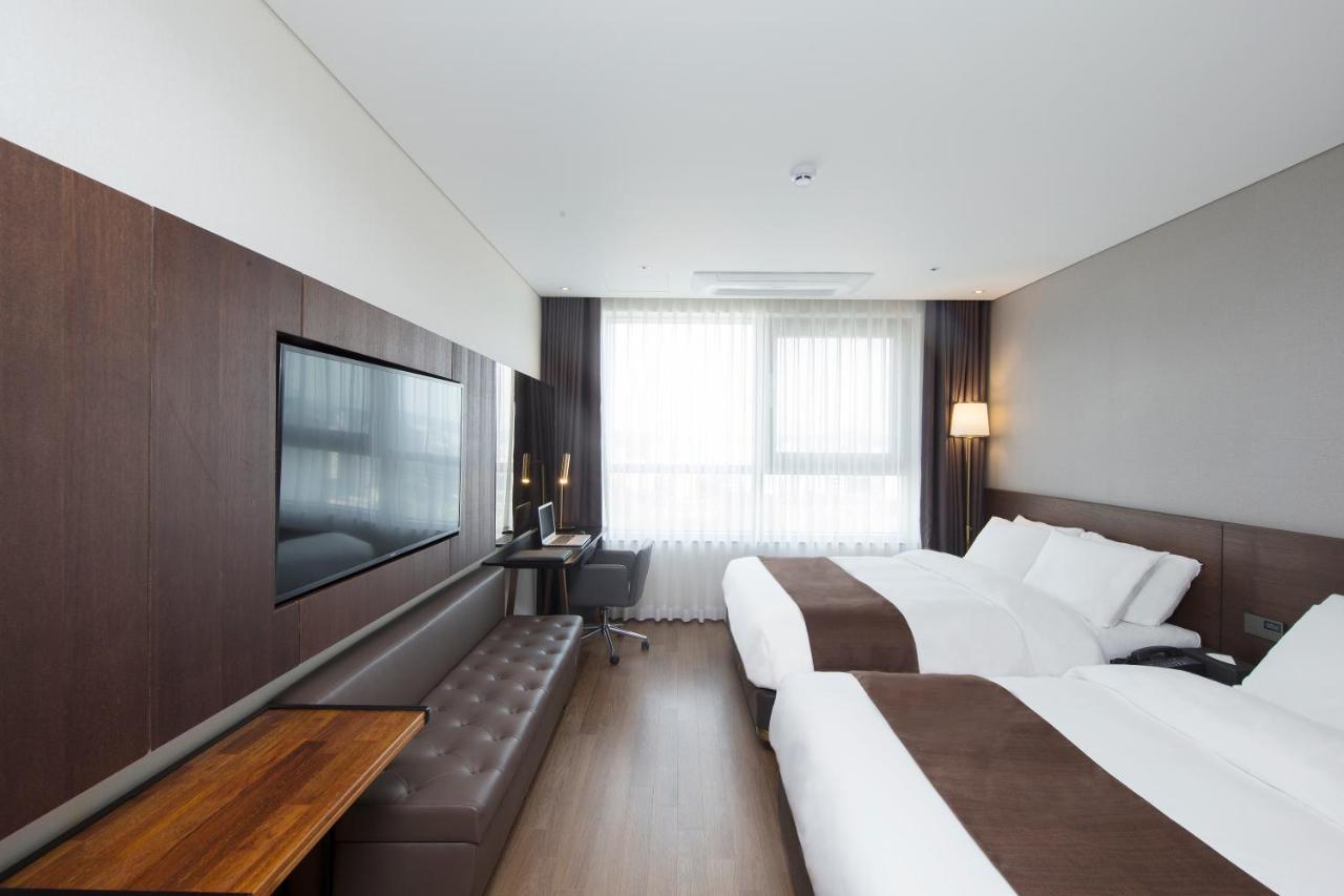 Hotel Ramada By Wyndham Daejeon Esterno foto