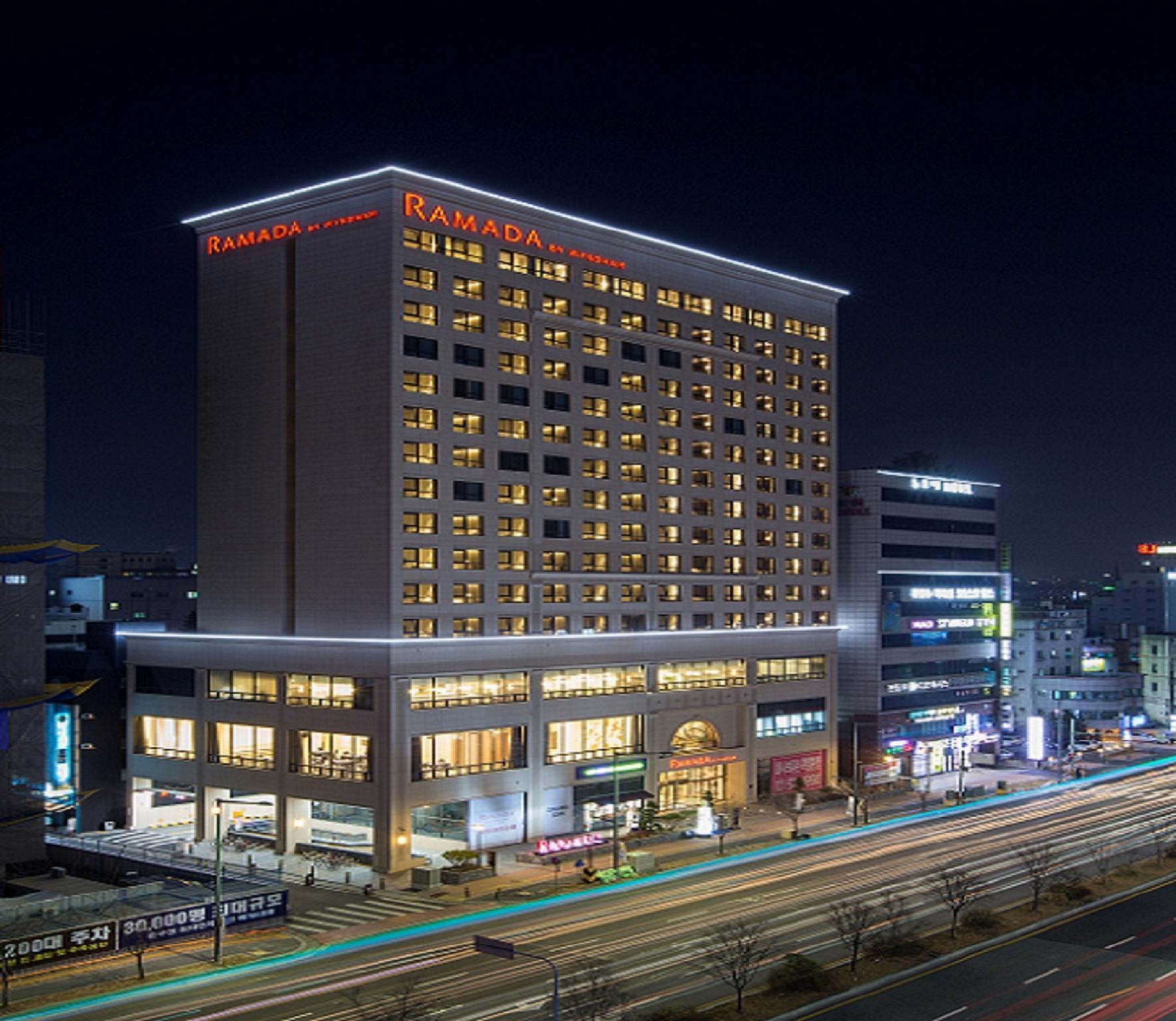 Hotel Ramada By Wyndham Daejeon Esterno foto
