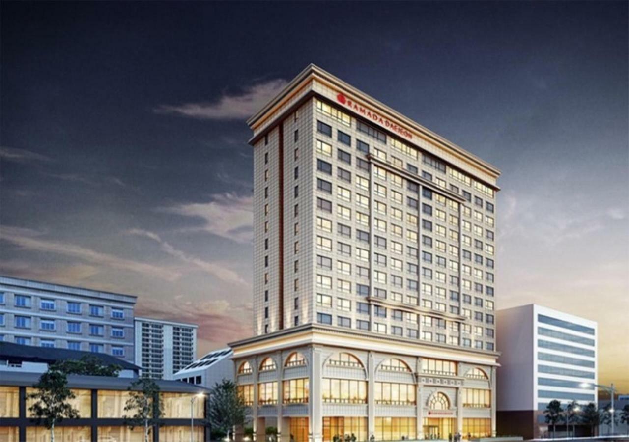 Hotel Ramada By Wyndham Daejeon Esterno foto