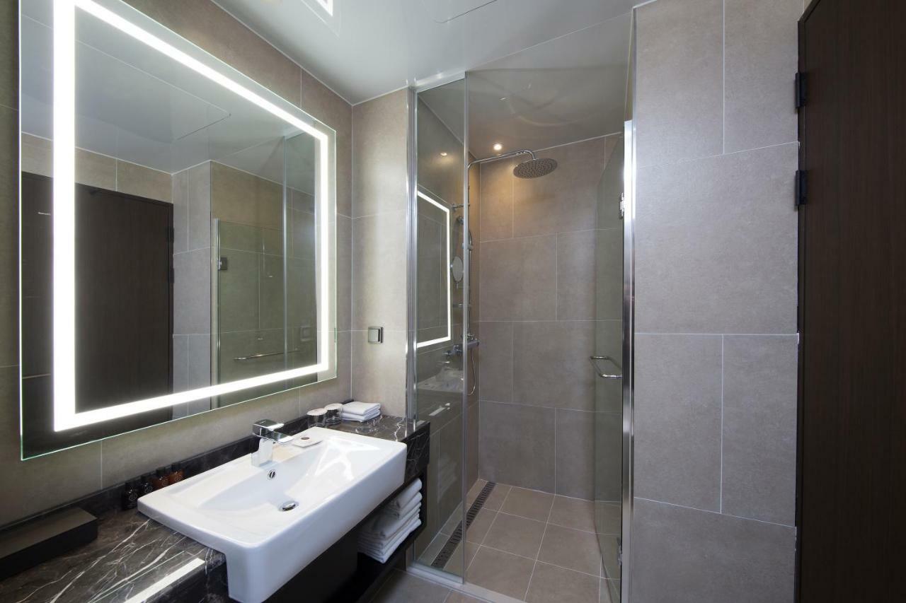 Hotel Ramada By Wyndham Daejeon Esterno foto
