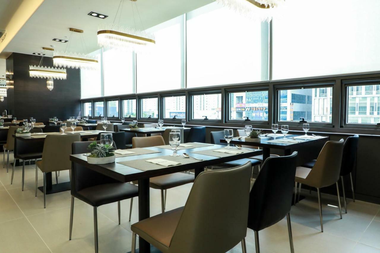 Hotel Ramada By Wyndham Daejeon Esterno foto