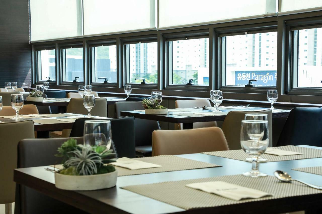 Hotel Ramada By Wyndham Daejeon Esterno foto