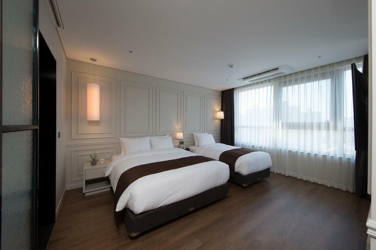 Hotel Ramada By Wyndham Daejeon Esterno foto