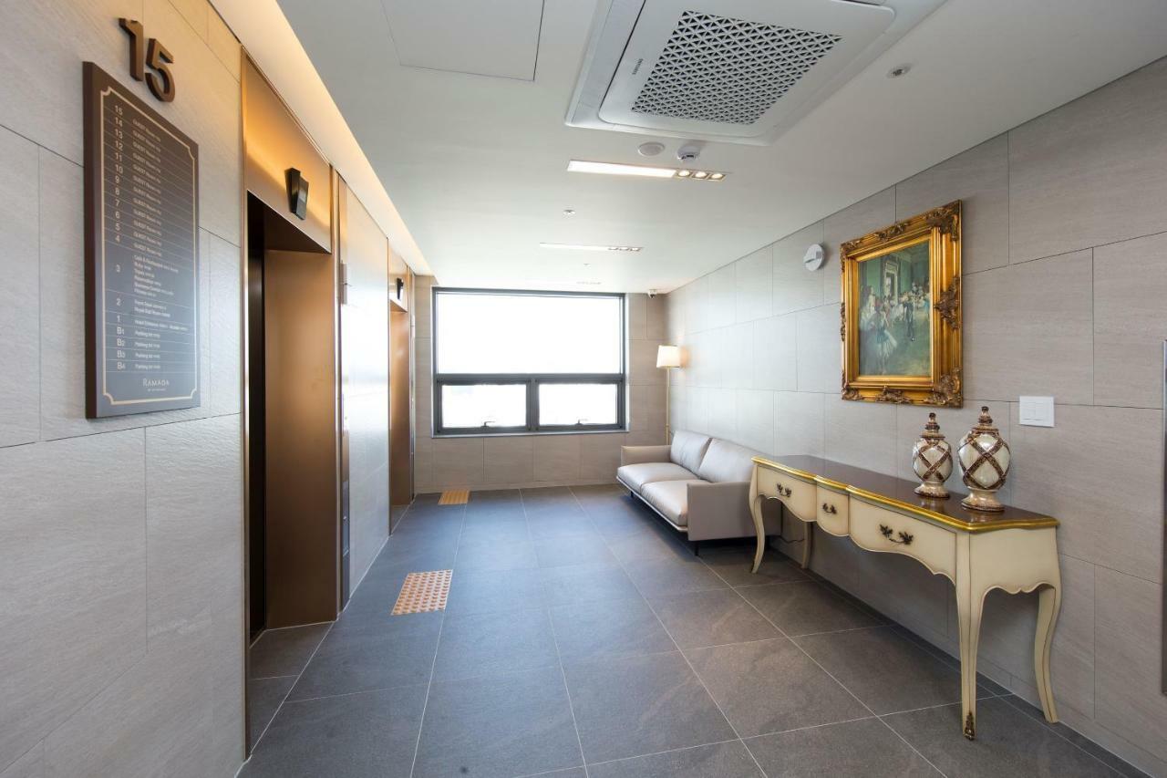 Hotel Ramada By Wyndham Daejeon Esterno foto