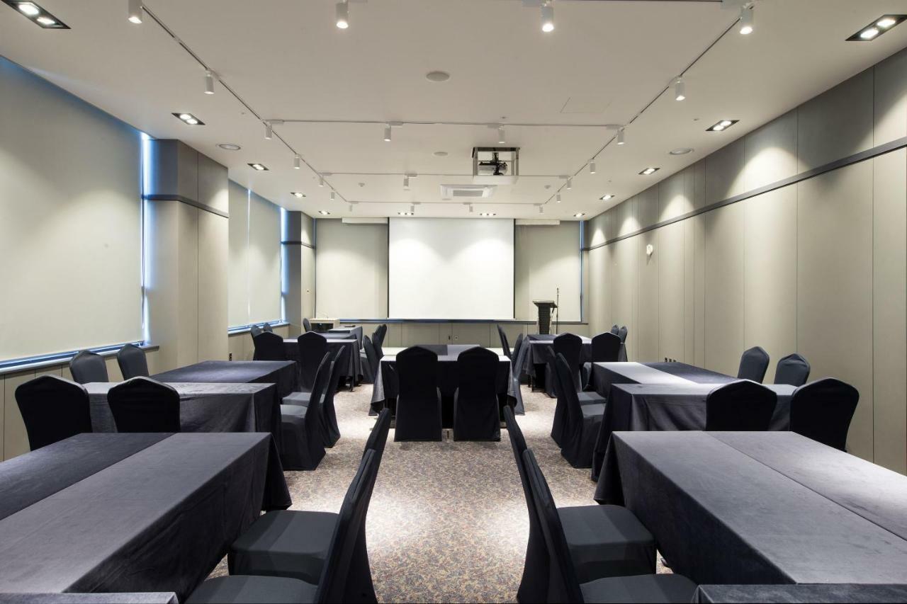 Hotel Ramada By Wyndham Daejeon Esterno foto